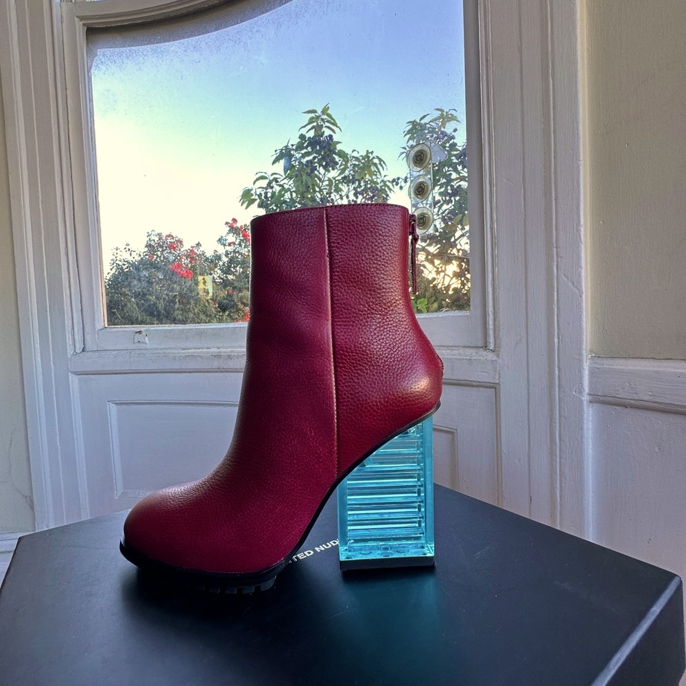 Unique UN Hi Rise Bootie Hi. Bloodstone Color - Picture 5 of 5